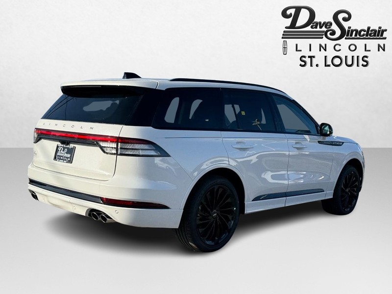 Lincoln Aviator Vehicle Full-screen Gallery Image 05