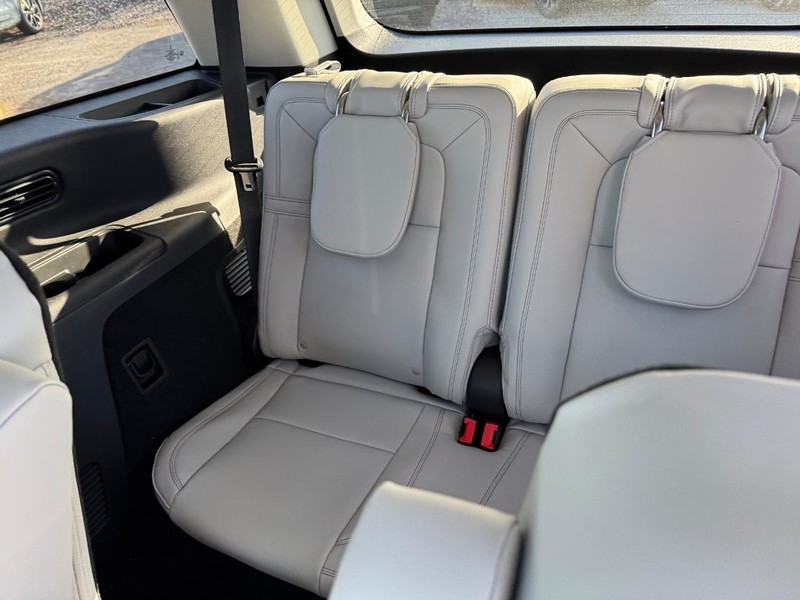 Lincoln Aviator Vehicle Full-screen Gallery Image 13