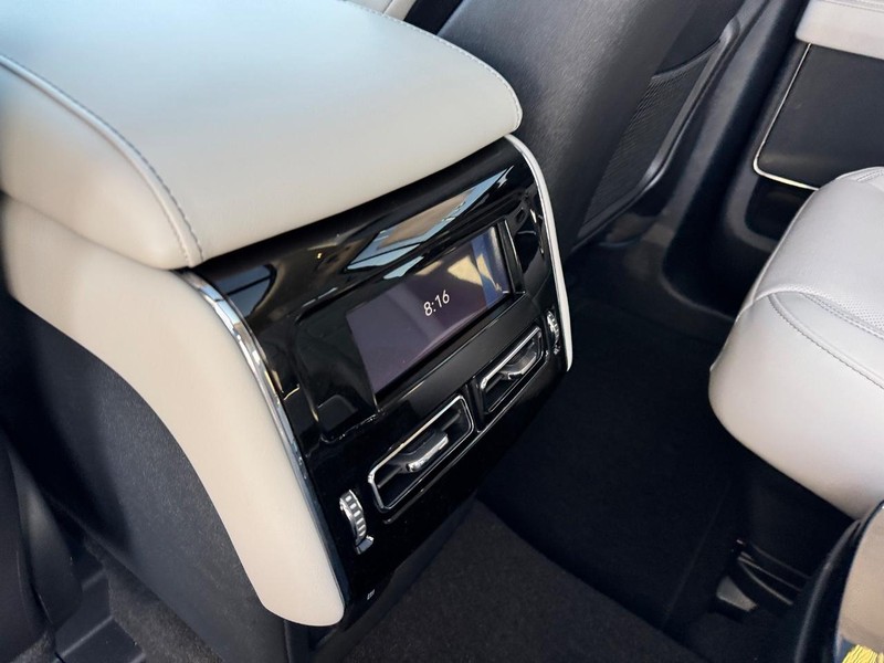 Lincoln Aviator Vehicle Full-screen Gallery Image 14