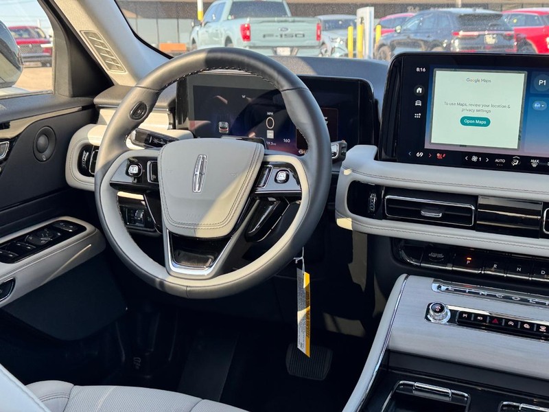 Lincoln Aviator Vehicle Full-screen Gallery Image 17