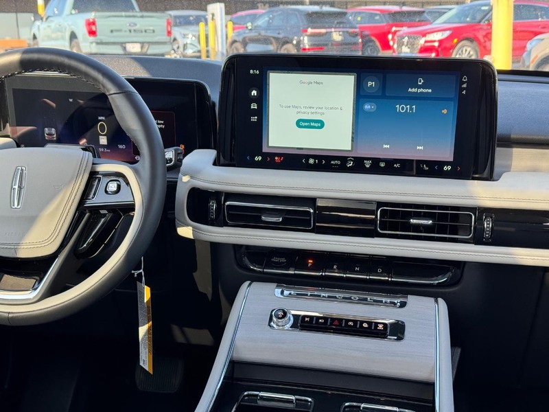 Lincoln Aviator Vehicle Full-screen Gallery Image 18