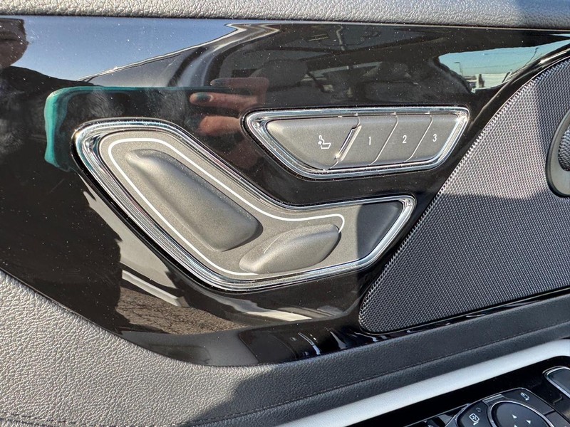 Lincoln Aviator Vehicle Full-screen Gallery Image 22