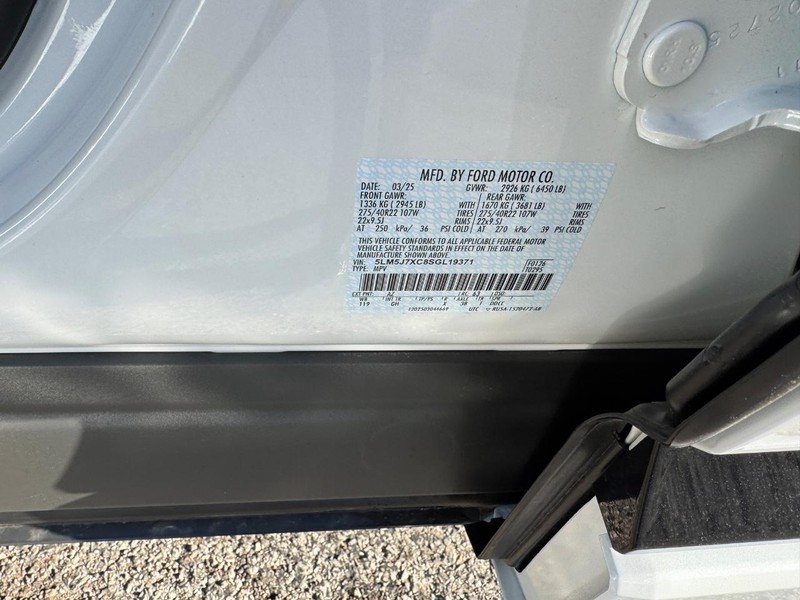 Lincoln Aviator Vehicle Full-screen Gallery Image 28