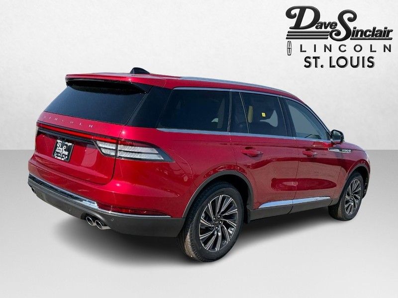 Lincoln Aviator Vehicle Full-screen Gallery Image 06