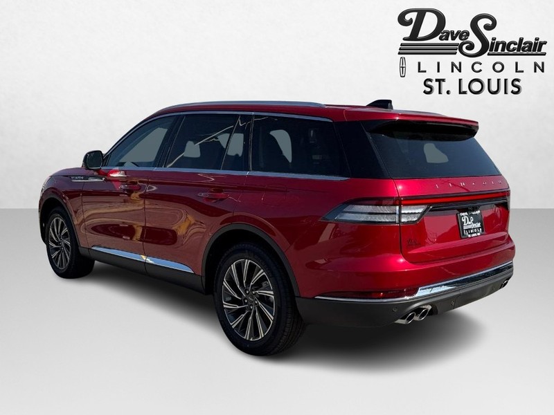 Lincoln Aviator Vehicle Full-screen Gallery Image 09