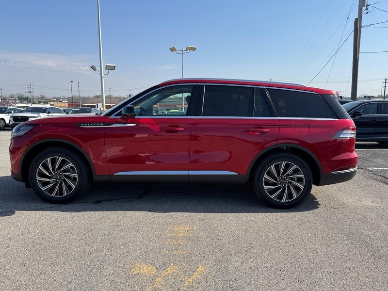 Lincoln Aviator Vehicle Full-screen Gallery Image 10