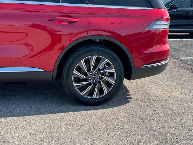 Lincoln Aviator Vehicle Full-screen Gallery Image 11