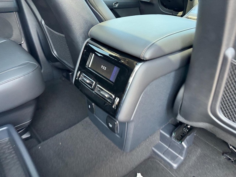 Lincoln Aviator Vehicle Full-screen Gallery Image 17
