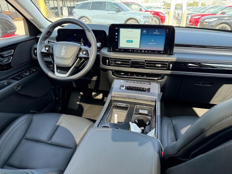 Lincoln Aviator Vehicle Full-screen Gallery Image 18