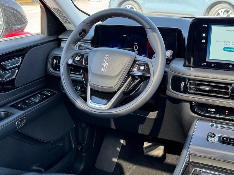 Lincoln Aviator Vehicle Full-screen Gallery Image 19