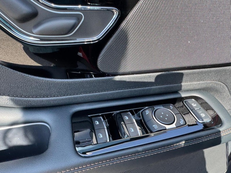 Lincoln Aviator Vehicle Full-screen Gallery Image 23
