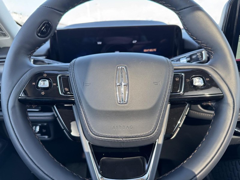 Lincoln Aviator Vehicle Full-screen Gallery Image 25