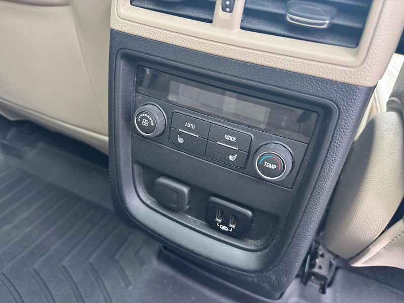 Buick Envision Vehicle Full-screen Gallery Image 17