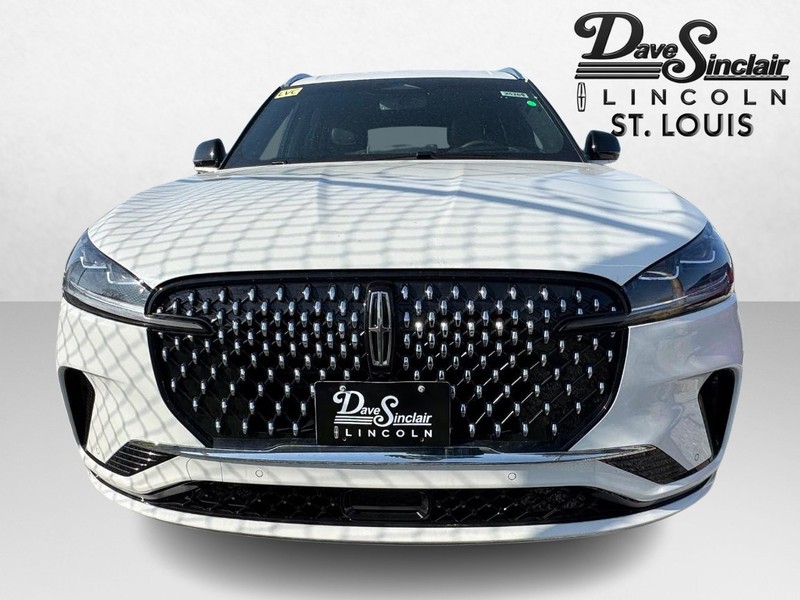 Lincoln Aviator Vehicle Full-screen Gallery Image 02
