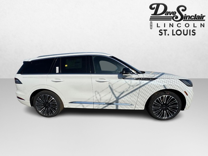 Lincoln Aviator Vehicle Full-screen Gallery Image 04