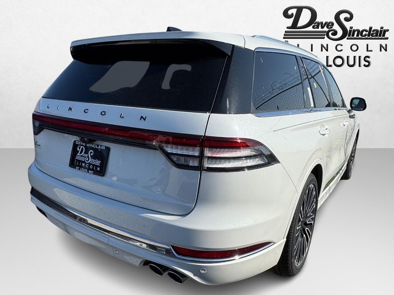 Lincoln Aviator Vehicle Full-screen Gallery Image 05