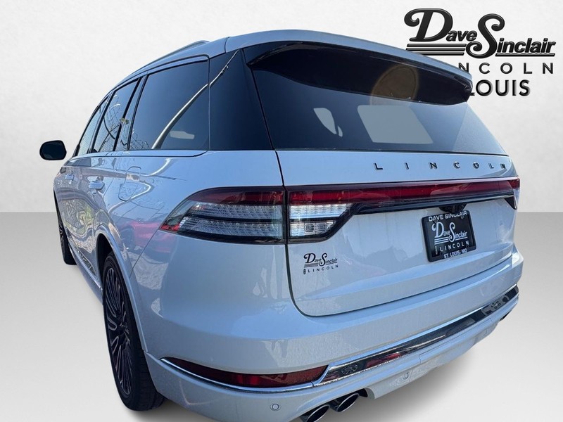 Lincoln Aviator Vehicle Full-screen Gallery Image 07
