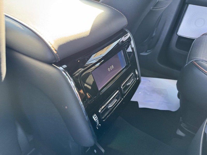 Lincoln Aviator Vehicle Full-screen Gallery Image 13