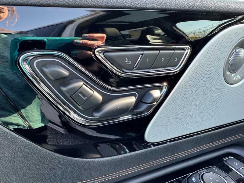 Lincoln Aviator Vehicle Full-screen Gallery Image 21