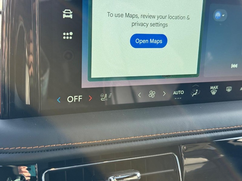 Lincoln Aviator Vehicle Full-screen Gallery Image 25