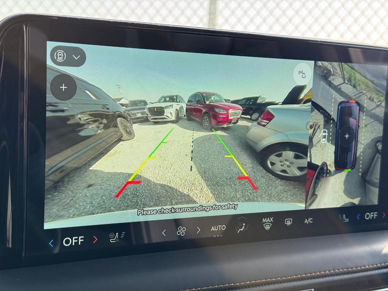 Lincoln Aviator Vehicle Full-screen Gallery Image 26