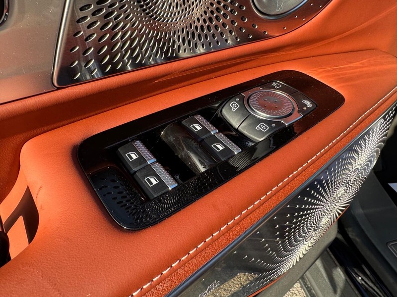 Lincoln Nautilus Vehicle Full-screen Gallery Image 19
