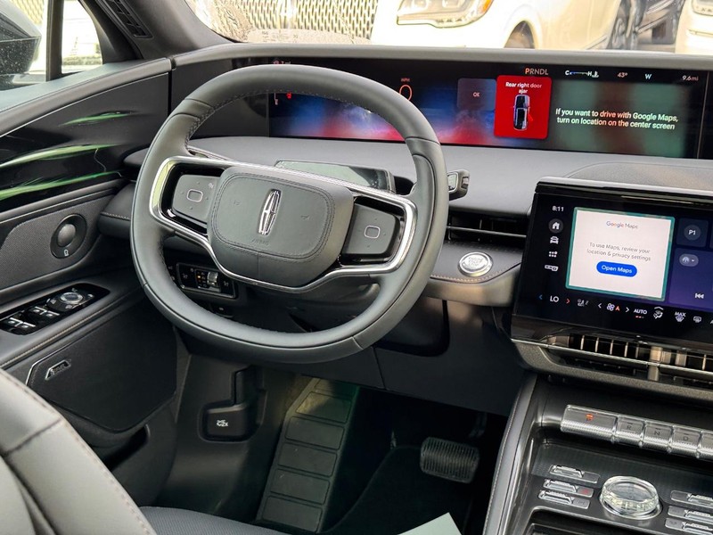 Lincoln Nautilus Vehicle Full-screen Gallery Image 15