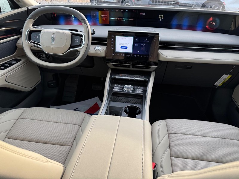 Lincoln Nautilus Vehicle Full-screen Gallery Image 13