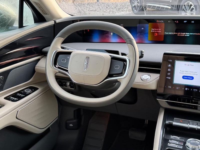 Lincoln Nautilus Vehicle Full-screen Gallery Image 14