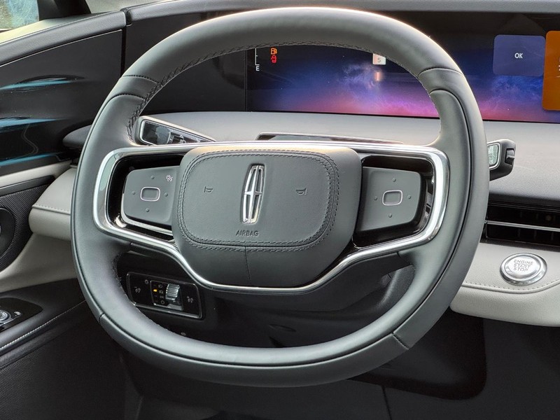 Lincoln Nautilus Vehicle Full-screen Gallery Image 15