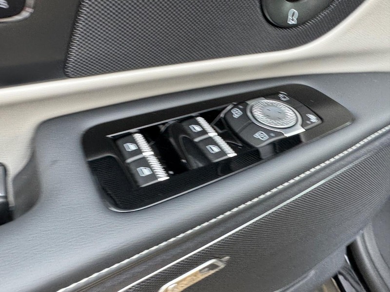 Lincoln Nautilus Vehicle Full-screen Gallery Image 19