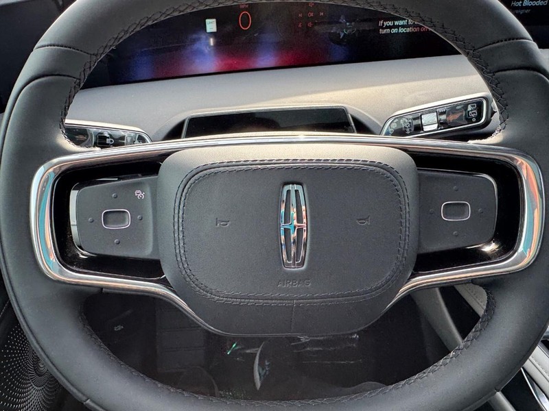 Lincoln Nautilus Vehicle Full-screen Gallery Image 20