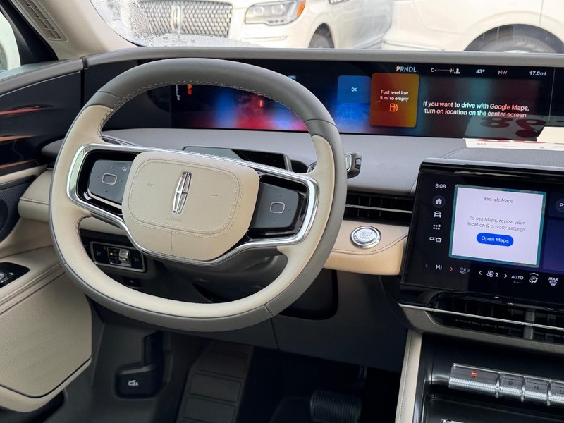 Lincoln Nautilus Vehicle Full-screen Gallery Image 15