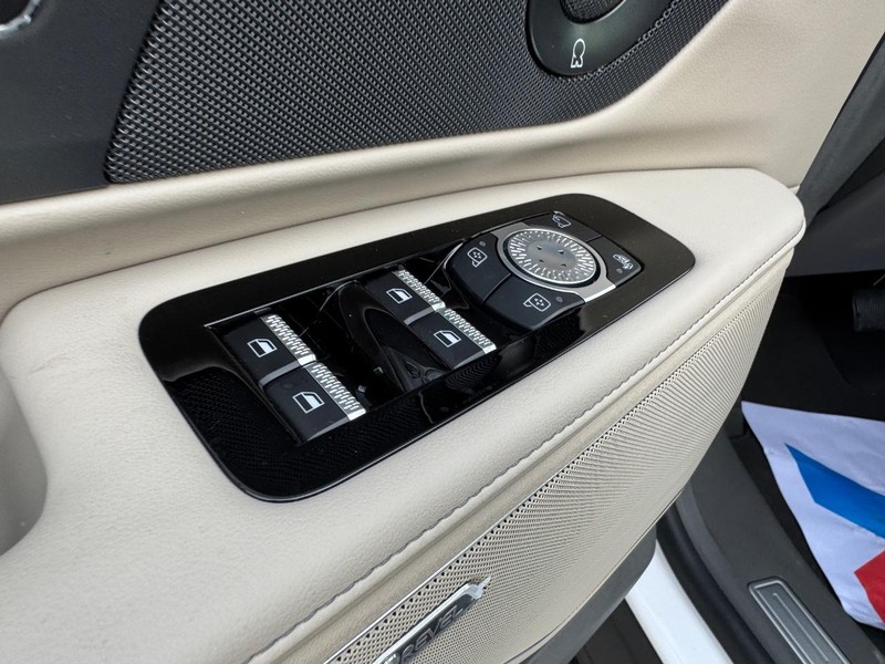 Lincoln Nautilus Vehicle Full-screen Gallery Image 19