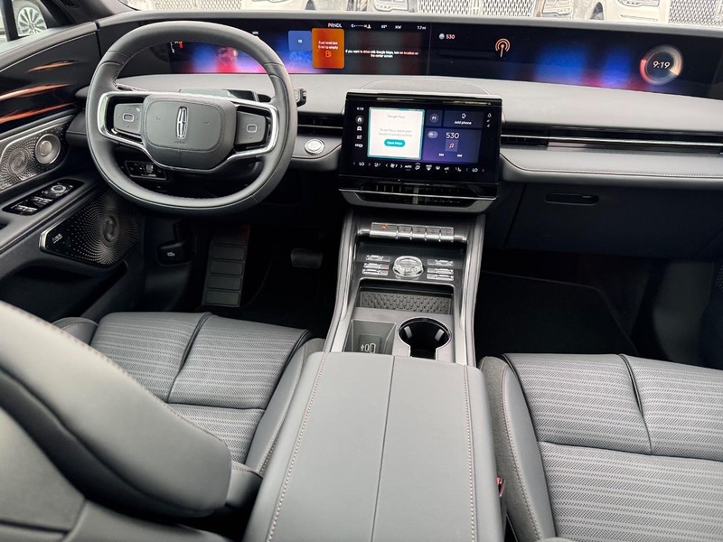 Lincoln Nautilus Vehicle Full-screen Gallery Image 15