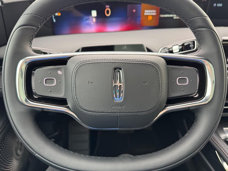 Lincoln Nautilus Vehicle Full-screen Gallery Image 20