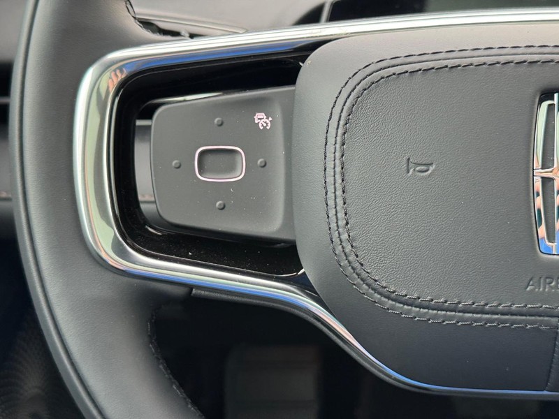 Lincoln Nautilus Vehicle Full-screen Gallery Image 21