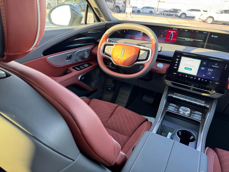 Lincoln Nautilus Vehicle Full-screen Gallery Image 14