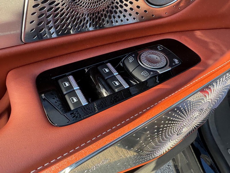 Lincoln Nautilus Vehicle Full-screen Gallery Image 18