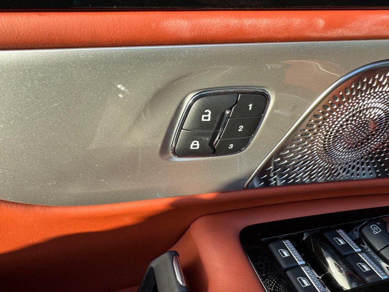 Lincoln Nautilus Vehicle Full-screen Gallery Image 19