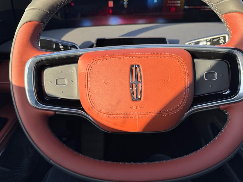 Lincoln Nautilus Vehicle Full-screen Gallery Image 20