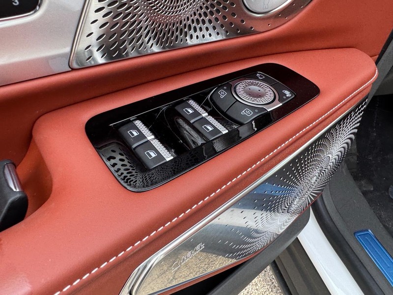 Lincoln Nautilus Vehicle Full-screen Gallery Image 19