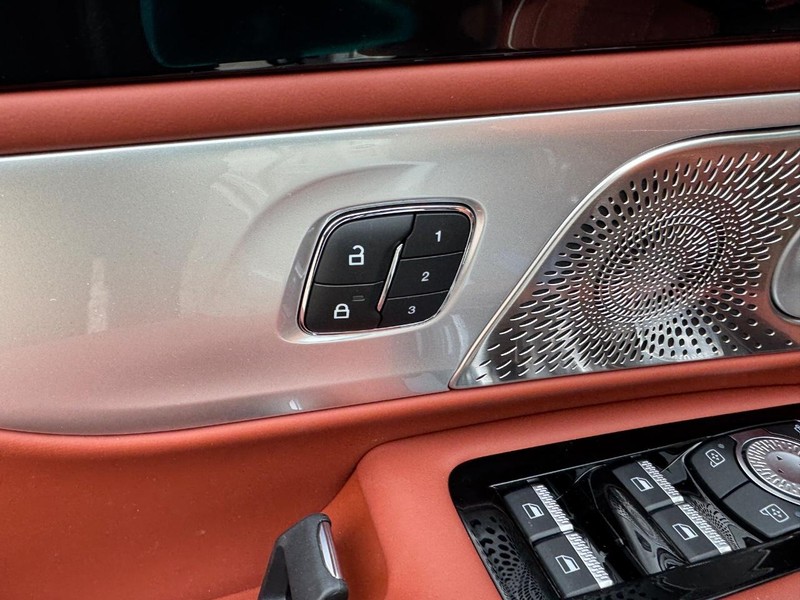 Lincoln Nautilus Vehicle Full-screen Gallery Image 20