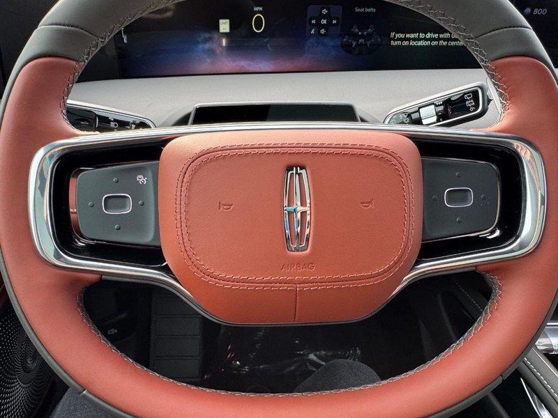 Lincoln Nautilus Vehicle Full-screen Gallery Image 21