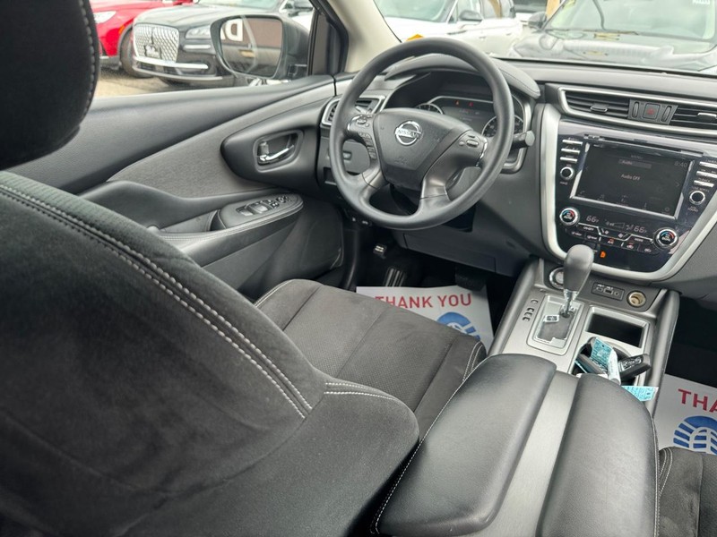 Nissan Murano Vehicle Full-screen Gallery Image 13