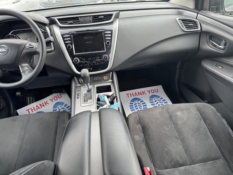 Nissan Murano Vehicle Full-screen Gallery Image 15