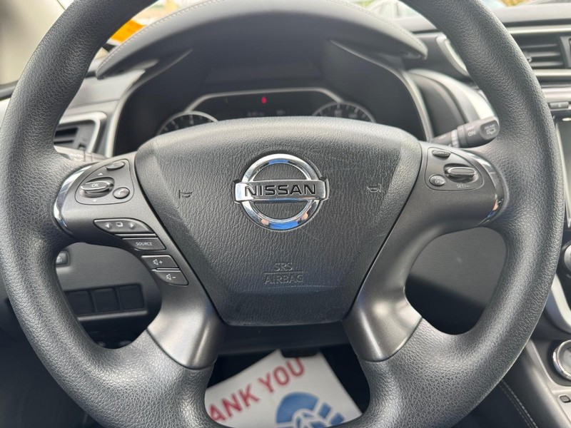 Nissan Murano Vehicle Full-screen Gallery Image 18
