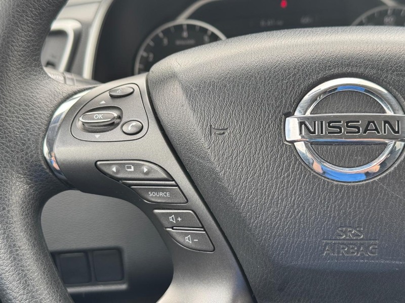Nissan Murano Vehicle Full-screen Gallery Image 19