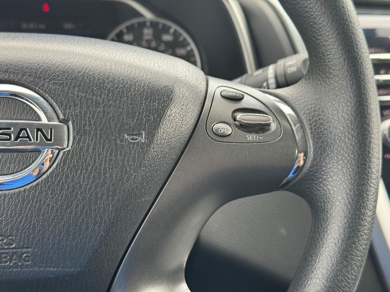 Nissan Murano Vehicle Full-screen Gallery Image 20
