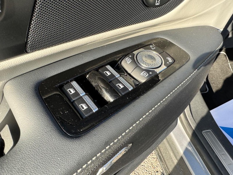 Lincoln Nautilus Vehicle Full-screen Gallery Image 19